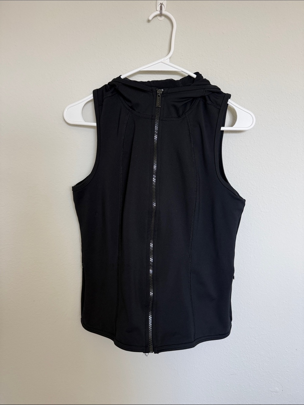 Black Sleeveless Zip Hoodie Vest - Women
